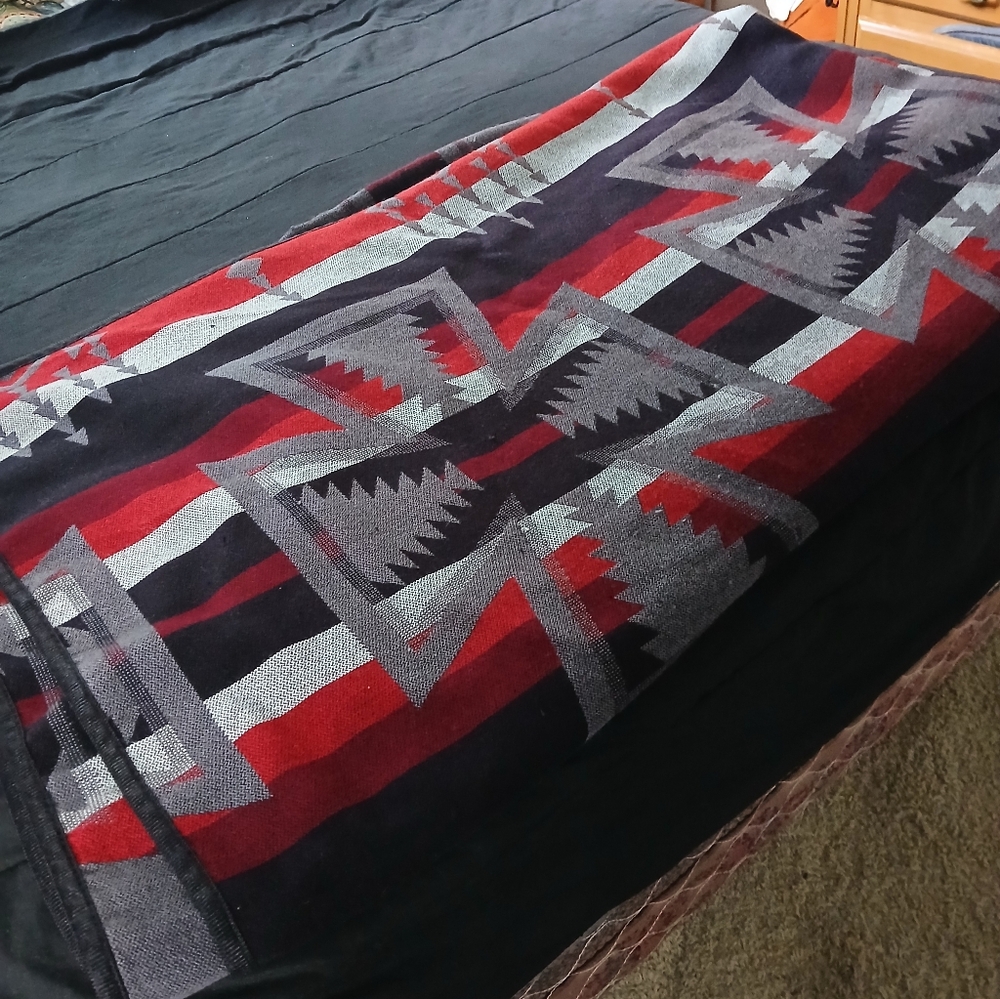 Geometric Pattern Blanket in Red and Gray